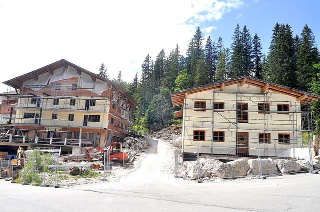 Der Bauherr "werkelt" weiter auf der Ruinen-Baustelle. | Foto: Kogler