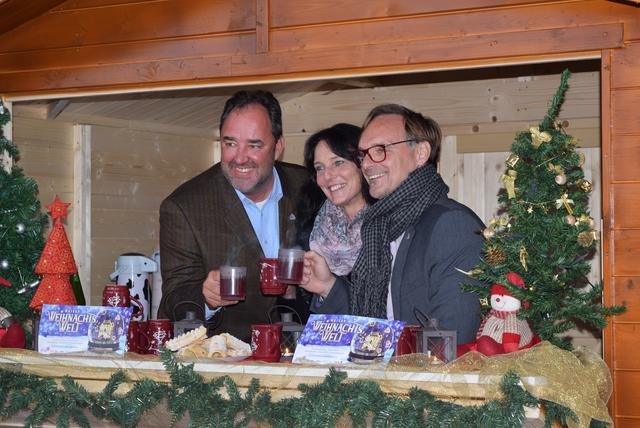 Das Team der Weizer Weihnachtswelt mit Axel Dobrowolny (Stadtmarketing), Alexandra Neuhold (Einkaufsstadt) und Bürgermeister Erwin Eggenreich.
