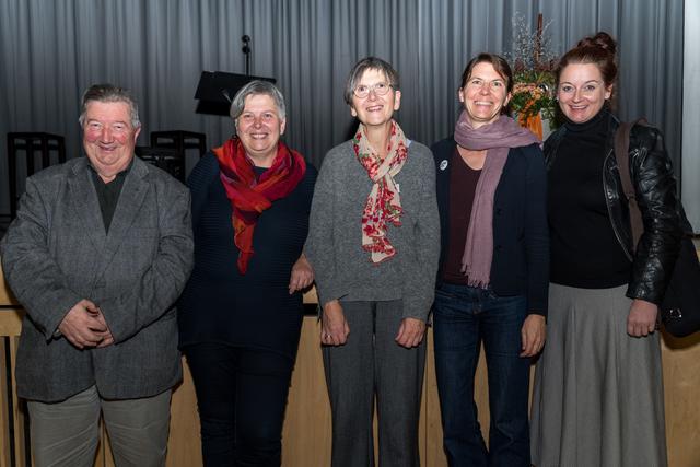 Stadtpfarrer Alfred Höfler, Elisabeth Grill (Teamleitung KBW Treffpunkt Bildung Rohrbach und Oepping), Caritas-Regionalkoordinatorin Mathilde Mader, Geschäftsführerin  Caritas Menschen in Not Marion Huber und Rita Schlagnitweit (Sprecherin Soziale Dienste) (vl.). | Foto: Alfred Hofer