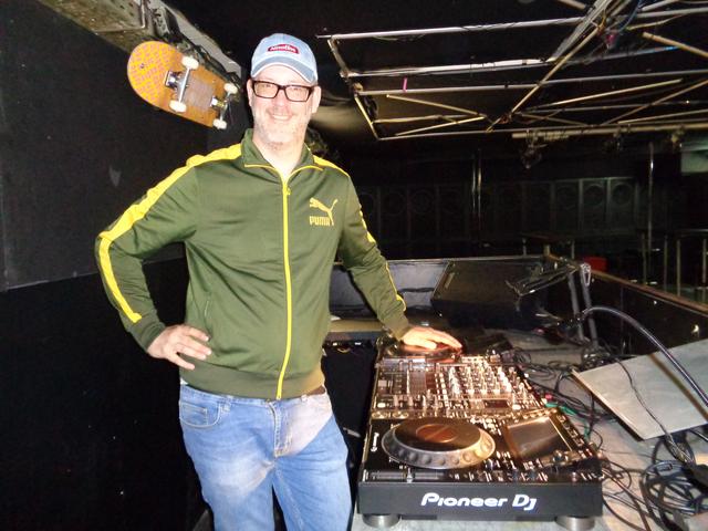 DJ David Jerina blickt seinem 16-jährigen Jubiläum hoffnungsfroh entgegen.  | Foto: Patricia Hillinger