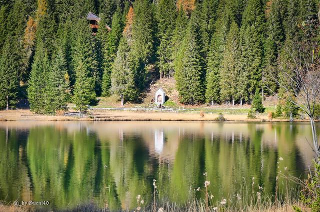 ...........das Marterle neben dem Weg........