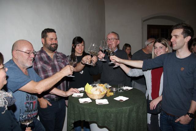 Die Besucher zeigten sich vom neuen Geschmackserlebnis sichtlich beeindruckt.  | Foto: Othmar Kolp