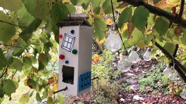 Ein Vogelfutterhäuschen aus einem alten Milchpackerl!