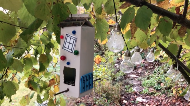 Ein Vogelfutterhäuschen aus einem alten Milchpackerl! | Foto: Höllbacher