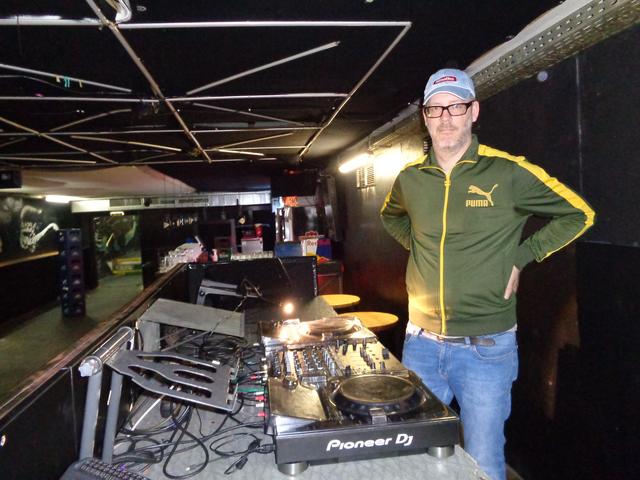 DJ David Jerina blickt seinem 16-jährigen Jubiläum hoffnungsfroh entgegen.  | Foto: Patricia Hillinger
