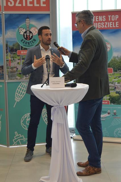 Top-3-Ausflugsziele Kärnten zogen Bilanz, am Bild: Moderator Dorian Steidl und Torismus-Landesrat Sebastian Schuschnig | Foto: Lehner
