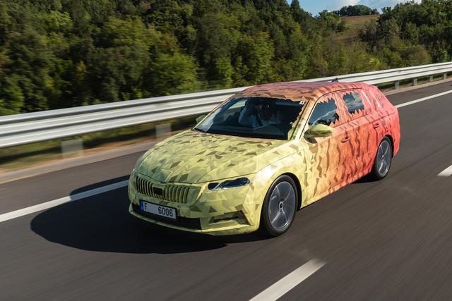 Am 11. November lässt der neue Škoda Octavia in Prag seine Hüllen fallen.
