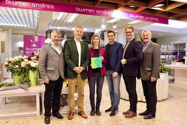 Andrea Haas mit NR Reinhold Lopatka, LAbg. Hubert Lang, LAbg. Lukas Schnitzer, Bgm. Marcus Martschitsch und BGF Herbert Kogler. | Foto: Alfred Mayer