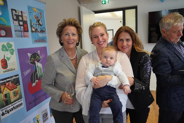 Vier Generationen: Uroma Gerti Daschil mit Oma Andrea Mörtl-Daschil, Tochter Christina Mörtl und deren Sohn (bzw. Enkerl und Urenkerl) Florian Mörtl. 