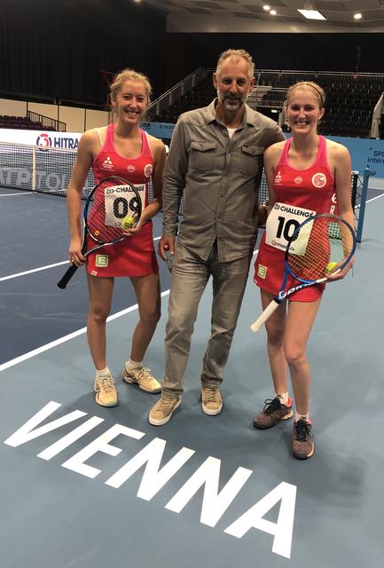 Hannah und Marie Altenhofer (v.l.) wurden von Thomas Muster für die Challenge gegen Dominic Thiem ausgewählt. | Foto: Altenhofer