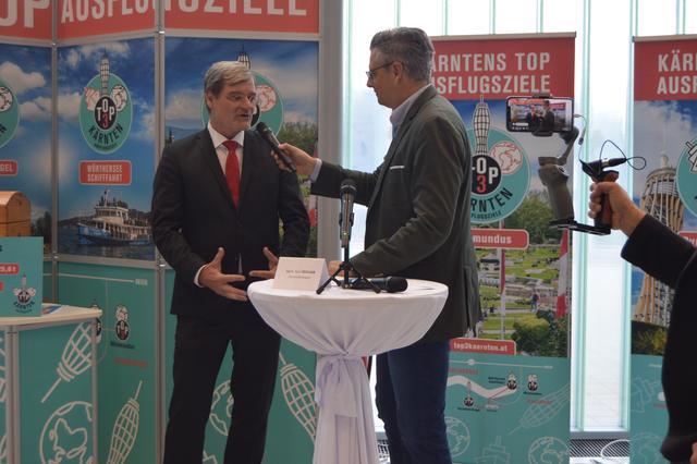 Top-3-Ausflugsziele Kärnten zogen Bilanz, am Bild: Moderator Dorian Steidl und Pyramidenkogel-Bürgermeister Karl Dovjak | Foto: Lehner