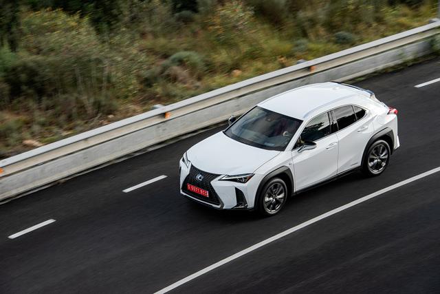Ein Crossover der extravaganten Art ist der Lexus UX.