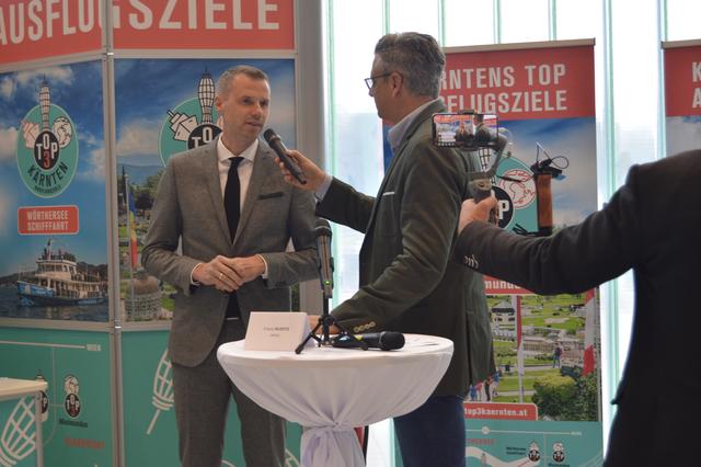 Top-3-Ausflugsziele Kärnten zogen Bilanz, am Bild: Moderator Dorian Steidl und Wörsthersee-Schiffahrt-GF Franz Huditz | Foto: Lehner