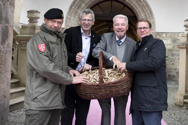 Kommandant der Theresianischen Militärakademie Gen.Mjr Karl Pronhagl, Leiter des Militärischen Immobilienmanagementzentrums Johannes Sailer, Bürgermeister Klaus Schneeberger, EVN Vorstandssprecher Stefan Szyszkowitz. | Foto: EVN/Seebacher