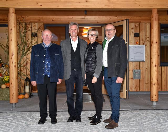 Initiatoren-Team Investor Kurt Buchacher, Architekten Herwig und Andrea Ronacher, Bürgermeister Johannes Lenzhofer