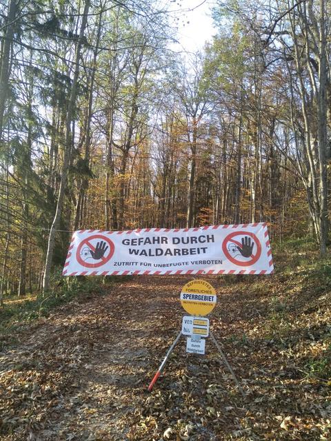 Achtung, Gefahr - bitte achten Sie auf Ihre Sicherheit und ignorieren Sie diese Schilder nicht.