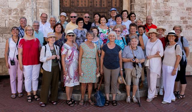 Eine Opernfreunde-Gruppe von Josef Penzendorfer in Gubbio unterwegs