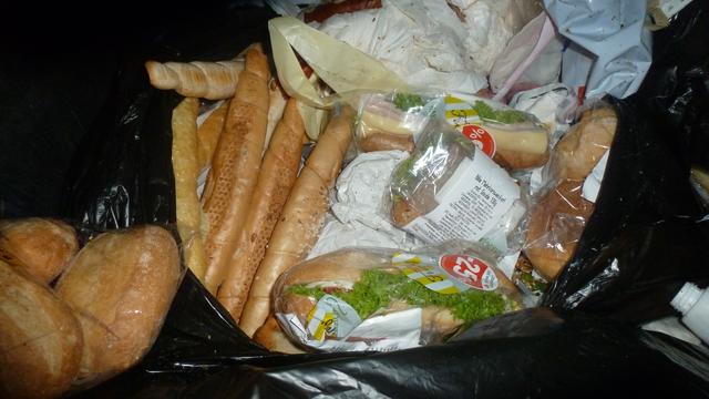 Typischer Restmüll vom Supermarkt xxx
