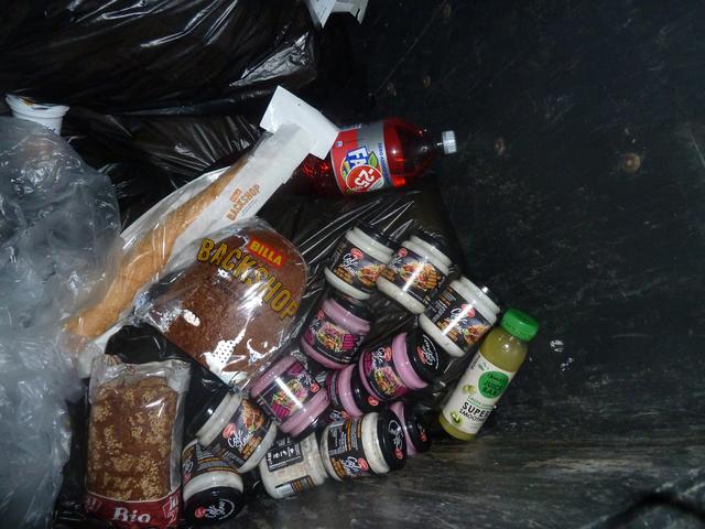 Typischer Restmüll vom Supermarkt xxx