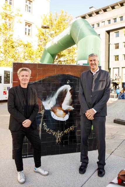 Künstler Thomas Riess und Hypo Vorstand Hannes Haid. | Foto: Hypo Tirol Bank - Florian Lechner