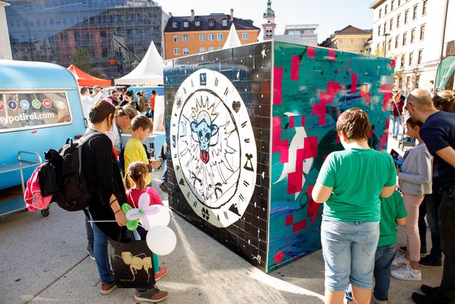 Die Motive werden sichtbar. Und das große Puzzle fast fertig. | Foto: Hypo Tirol Bank - Florian Lechner