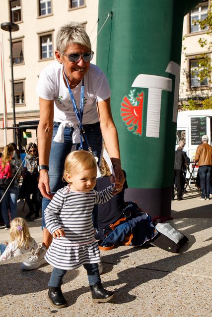 Eine Johanna und eine Oma. | Foto: Hypo Tirol Bank - Florian Lechner