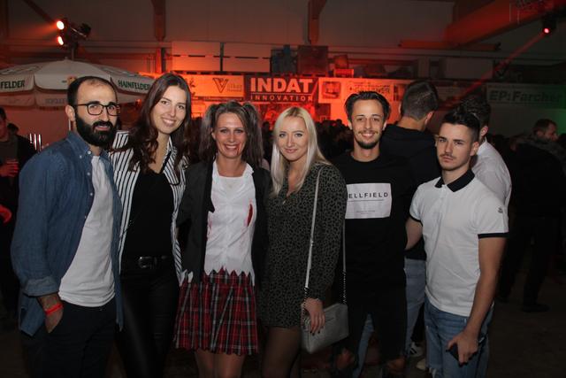 &lt;f&gt;Halloweenmaskierungen&lt;/f&gt; gab es ebenfalls zu sehen.