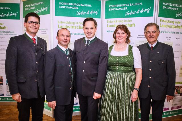 Obmann-Stellvertreter Lorenz Mayr, Obmann Josef Hirsch, Präsident Johannes Schmuckenschlager, Kammerrätin Inge Stache und Rudolf Schwarzböck.