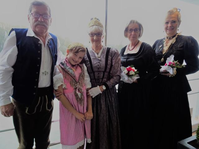 Mauthausen macht Werbung für den Donaumarkt an Bord eines Donau-Kabinenschiffes von Mauthausen nach LINZ! Die Goldhaubengruppe aus Schwertberg. | Foto: Mauthausen Tourismus