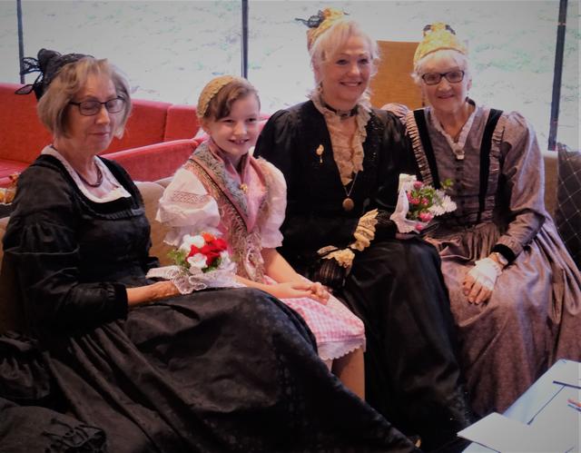 Mauthausen macht Werbung für den Donaumarkt an Bord eines Donau-Kabinenschiffes von Mauthausen nach LINZ! Danke an die Goldhaubendamen aus Schwertberg. | Foto: Mauthausen Tourismus