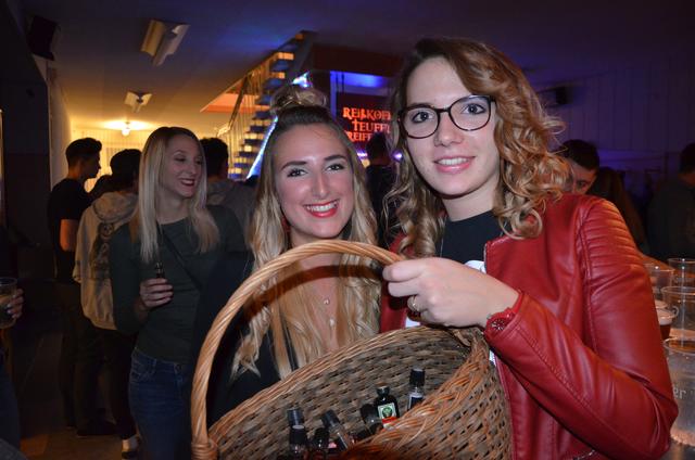 "Marketenderinnen": Alina Jester und Vanessa Rauter 