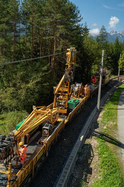 Insgesamt wurden 879 Oberleitungsmasten gesetzt | Foto: ÖBB/Lukas Wille