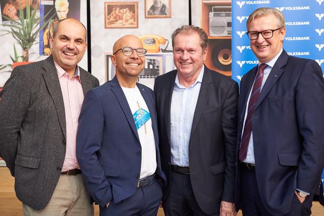 Von links: Thomas Schmalwieser, Max Mayerhofer, Aufsichtsrat Manfred Oberbauer, Andreas Pirkelbauer.
 | Foto: Mathias Lauringer