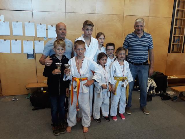 Sektionsleiter Harald Karner und Trainer Peter Müller mit der Lungauer Auslese. | Foto: Judo Lungau