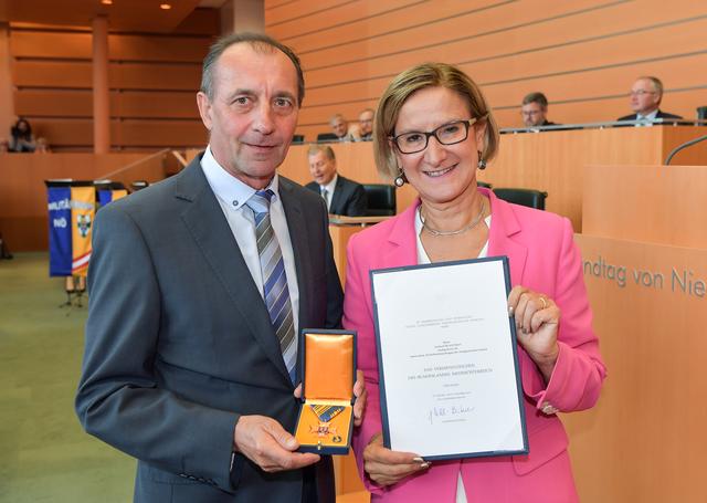 Gerhard Blaschko mit Johanna Mikl-Leitner  | Foto: NLK Pfeiffer