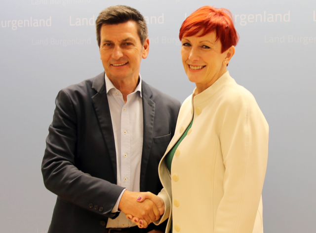 Soziallandesrat Christian Illedits stellte Klaudia Friedl als Geschäftsführein der Pflege Service Burgenland GmbH vor. | Foto: LMS