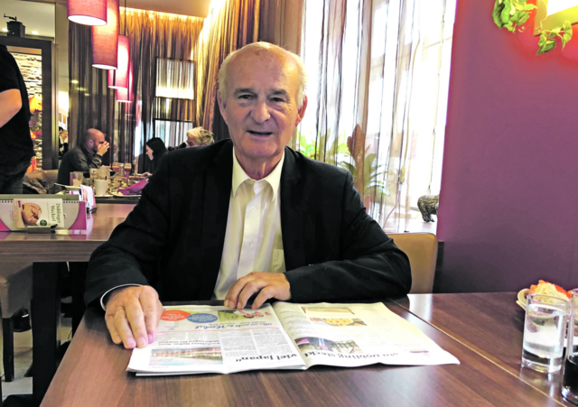 Beim bz-Interview in der Bäckerei Wannenmacher: Das Döblinger Polit-Urgestein Adi Tiller (80).  | Foto: Thomas Netopilik