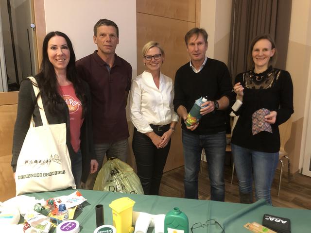 V.l.: Daniela Posch, Raimund Proneg, Klaudia Schumacher, Josef Krobath und Beatrice Safran-Schöller beim Vortrag in Heimschuh