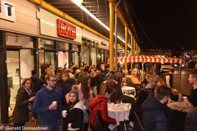 Die Gleisdorfer Einkaufsnacht  bietet den Besuchern bis 22 Uhr im GEZ tolle Angebote und viele kleine Aufmerksamkeiten an. | Foto: Gerald Dreisiebner
