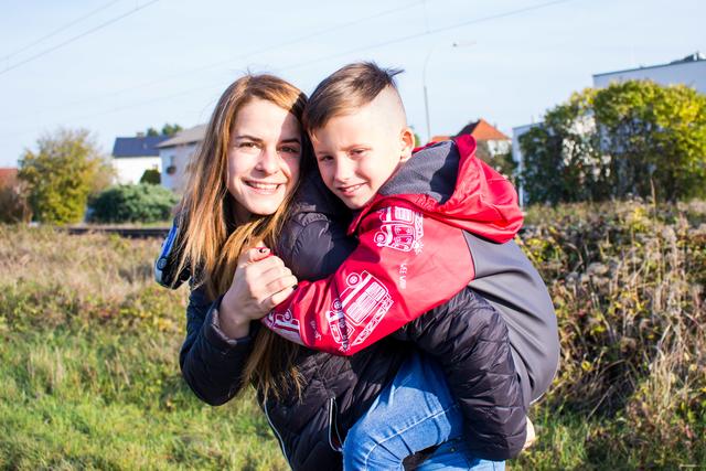 Pedro und seine Mutter Claudia. | Foto: Sabine Steiner