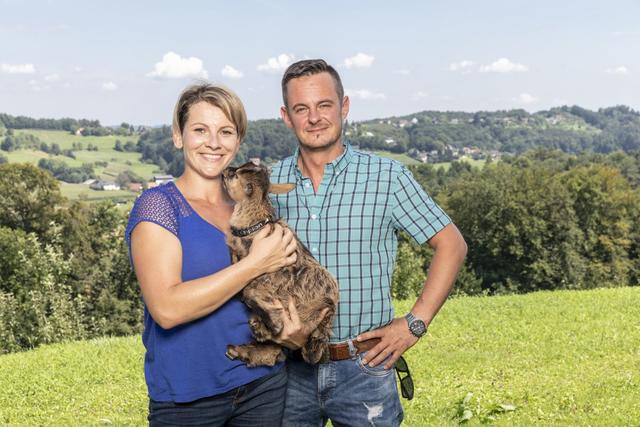 Erich ist schon ein bisschen verliebt in Eveline. Nur wie empfindet die resche Vollblutbäuerin aus St. Josef?