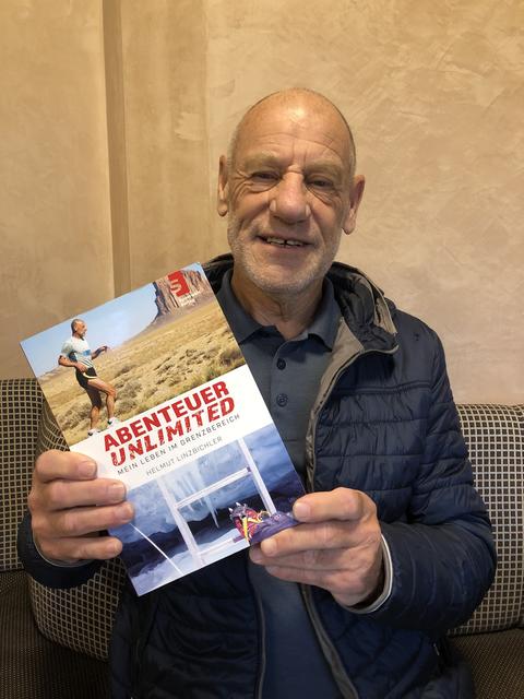 Helmut Linzbichler mit seinem neuen Buch.