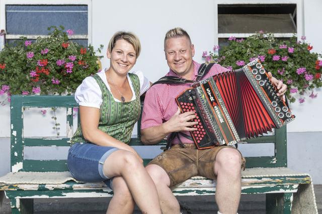 Jogi kann mit seinem Entertainment an der Steirischen Harmonika auch punkten.