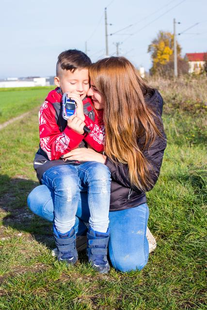 Pedro und seine Mutter Claudia. | Foto: Sabine Steiner