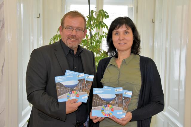 Bürgermeister Christian Balon und  Brigitte Schodl | Foto: Stadtgemeinde Mistelbach