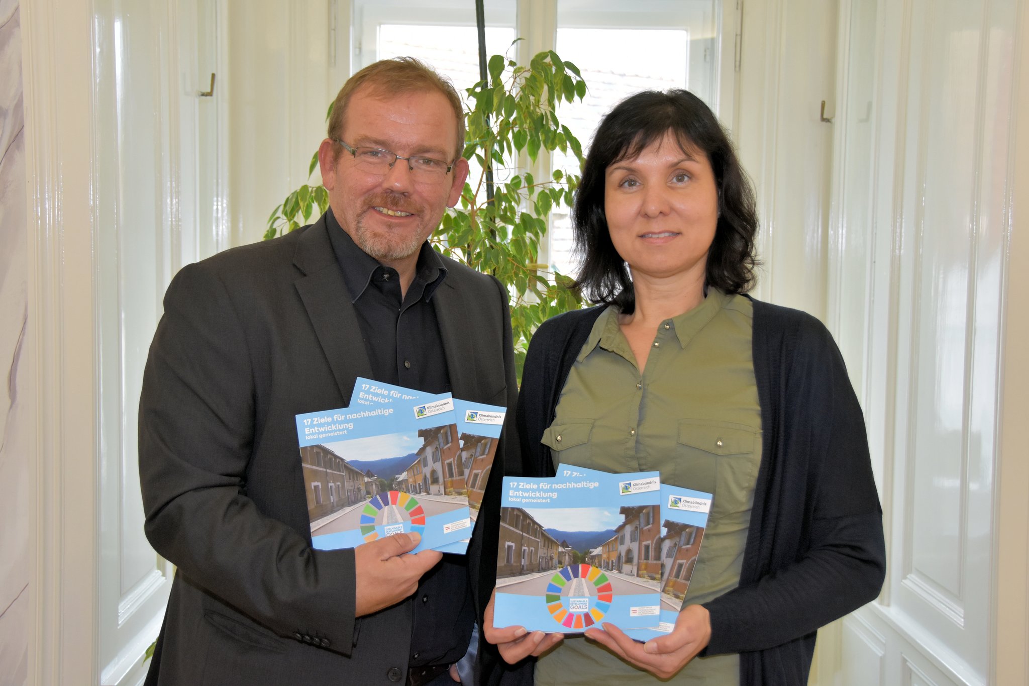 10 Euro pro Person gefrdert. (Inkasso vor Ort!!) TeilnehmerInnen: mind. 100, max. 150 Personen. Nhere Informationen: LK N, Bildungsprogramm Gebiet Mistelbach 2019-20 - Die Buerinnen