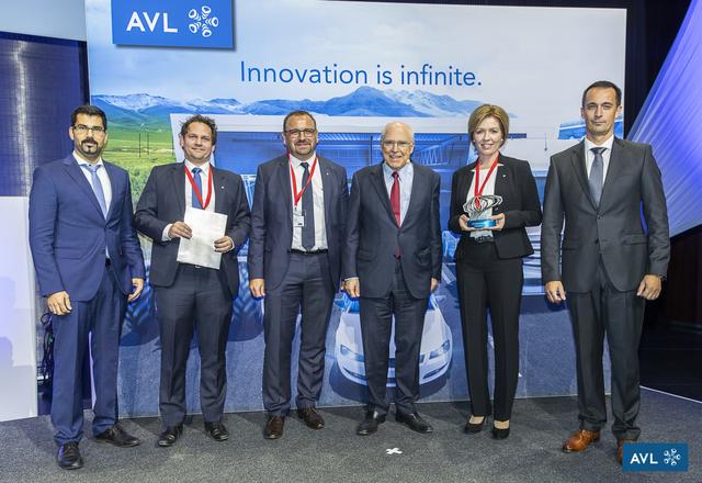 bei der verleihung: Fardin Azizi (Einkaufsleiter, AVL), Stephan Geisler (Head of Business Unit, SVI), Gerold Grill (Managing Director SVI Austria GmbH), Prof. Helmut List (CEO und Eigentümer AVL List GmbH), Silvia Pressnitz (Program Manager, SVI), Marcus Puntigam (Supply Chain Director, AVL) (v.l.)