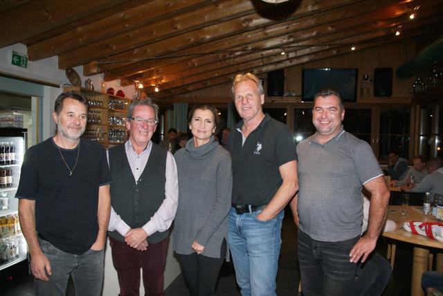 Gesamtsportverein Zams Obmann Peter Gohm (2.v.l.) mit dem neu gewählten SV Zams Winter Ausschuss: Christian Nimmervoll, Monika Nimmervoll, Peter Hauser und Manfred Deutschmann (v.l.). | Foto: Othmar Kolp