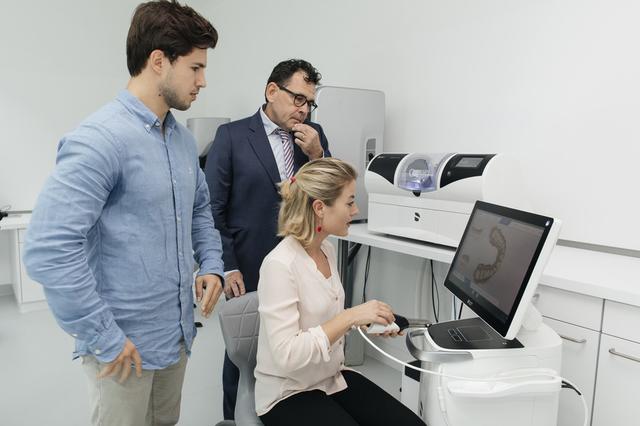 Behandelt werden die Patienten im Zahnambulatorium der Sigmund Freud PrivatUniversität von Ärzten gemeinsam mit Studierenden.