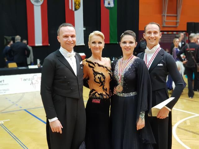 die TSC Grün-Rot-Wels Sonderklasse-Finalisten Eckhard &amp; Gabriela Grosz sowie Eva Hundstorfer &amp; Jörg Kügler | Foto: © TSC Grün-Rot-Wels